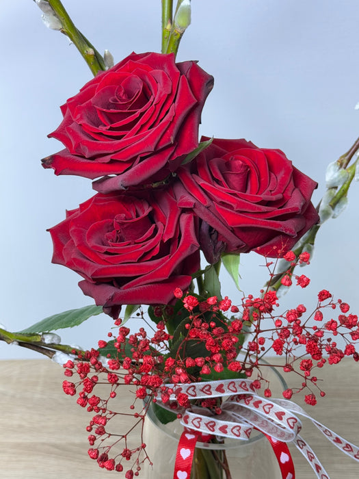 3 Rose Rosse su cuore di salice