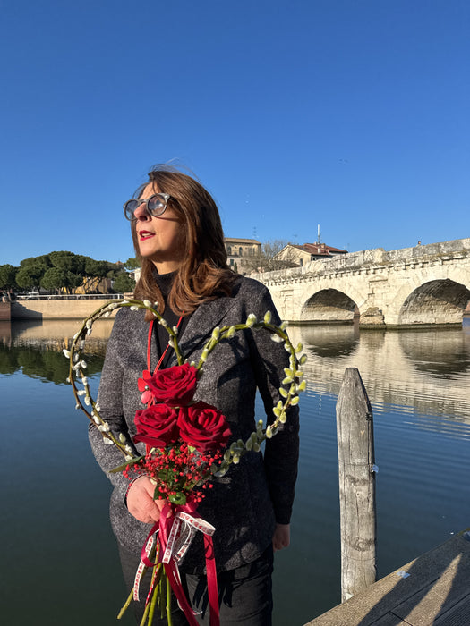 3 Rose Rosse su cuore di salice